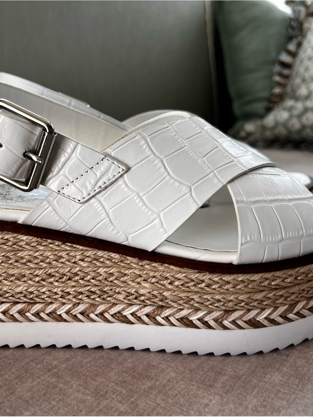 Vince Camuto White Croc-Texture Platform Sandals - Women, Size 5.5, New - Picture 4 of 7